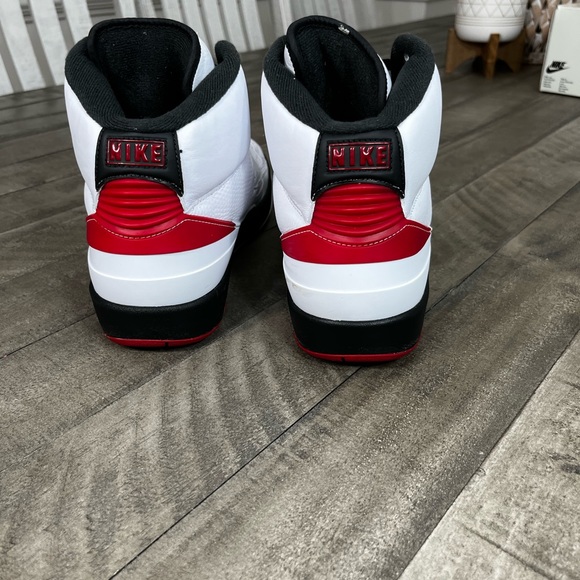 Nike Air Jordan 2 Retro Mid Chicago Sneakers Sz 11 - Picture 4 of 7